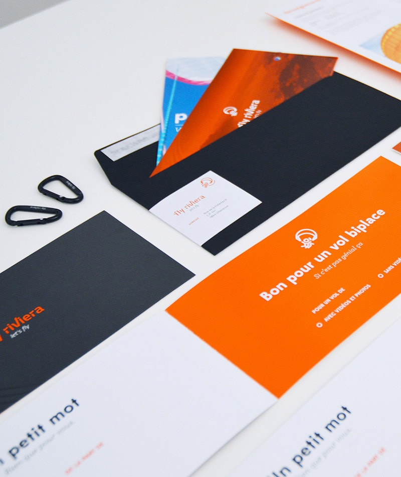 identité visuelle flyriviera bon cadeau flyer dépliant enveloppes design